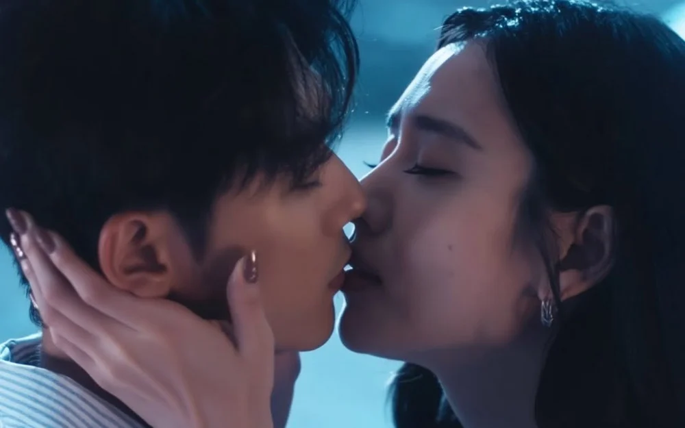 K-Drama Male Leads Whose Kissing Scenes Rival the Impact of ‘Dynamite Kiss’ - SukaKpop.com - Kpop and Korean Drama Top News