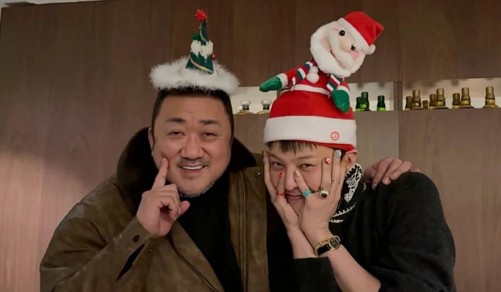 Ma Dong Seok and G-Dragon Spend Christmas Together, Sparking Surprise and Warm Reactions - SukaKpop.com - Kpop and Korean Drama Top News Ma Dong Seok and G-Dragon Spend Christmas Together, Sparking Surprise and Warm Reactions - SukaKpop.com - Kpop and Korean Drama Top News